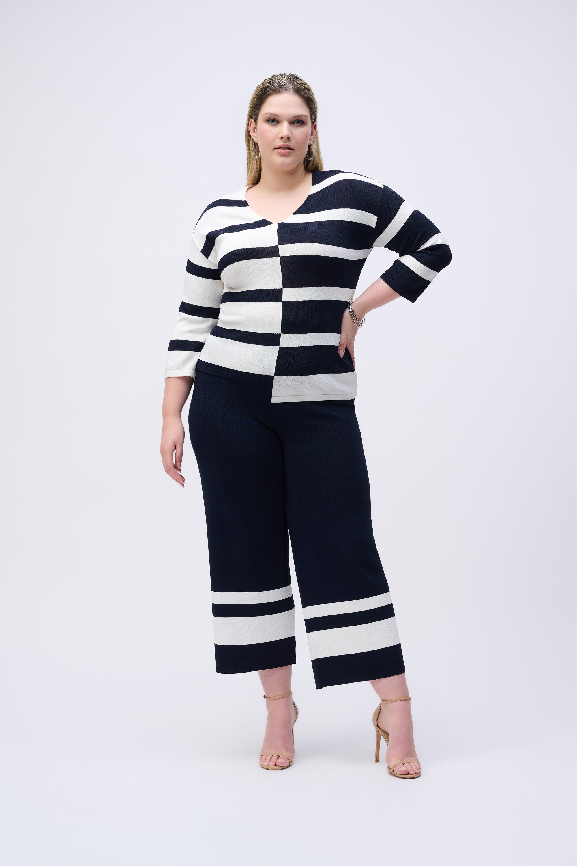 251945 - Placement Stripe Sweater Knit Culotte