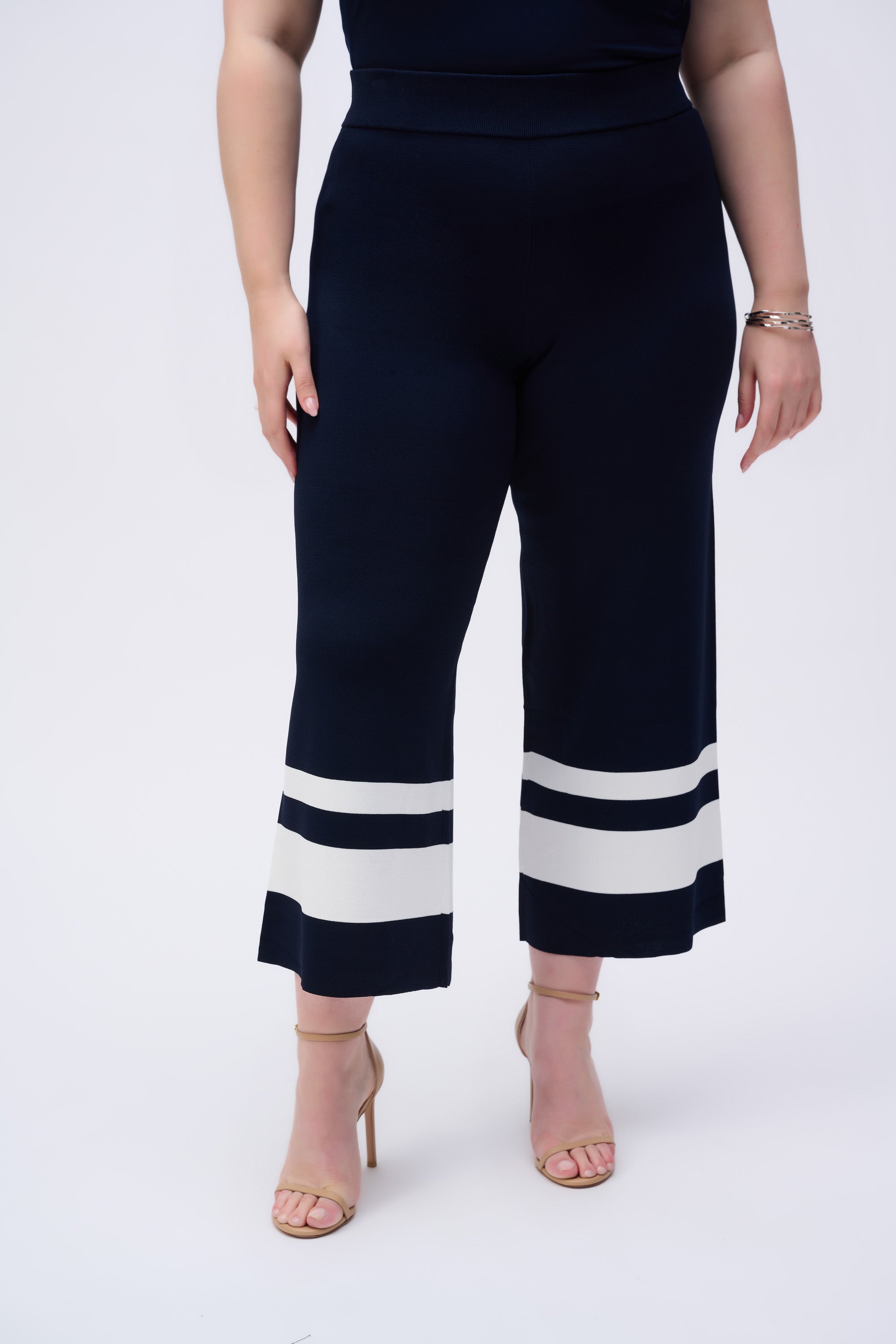 251945 - Placement Stripe Sweater Knit Culotte