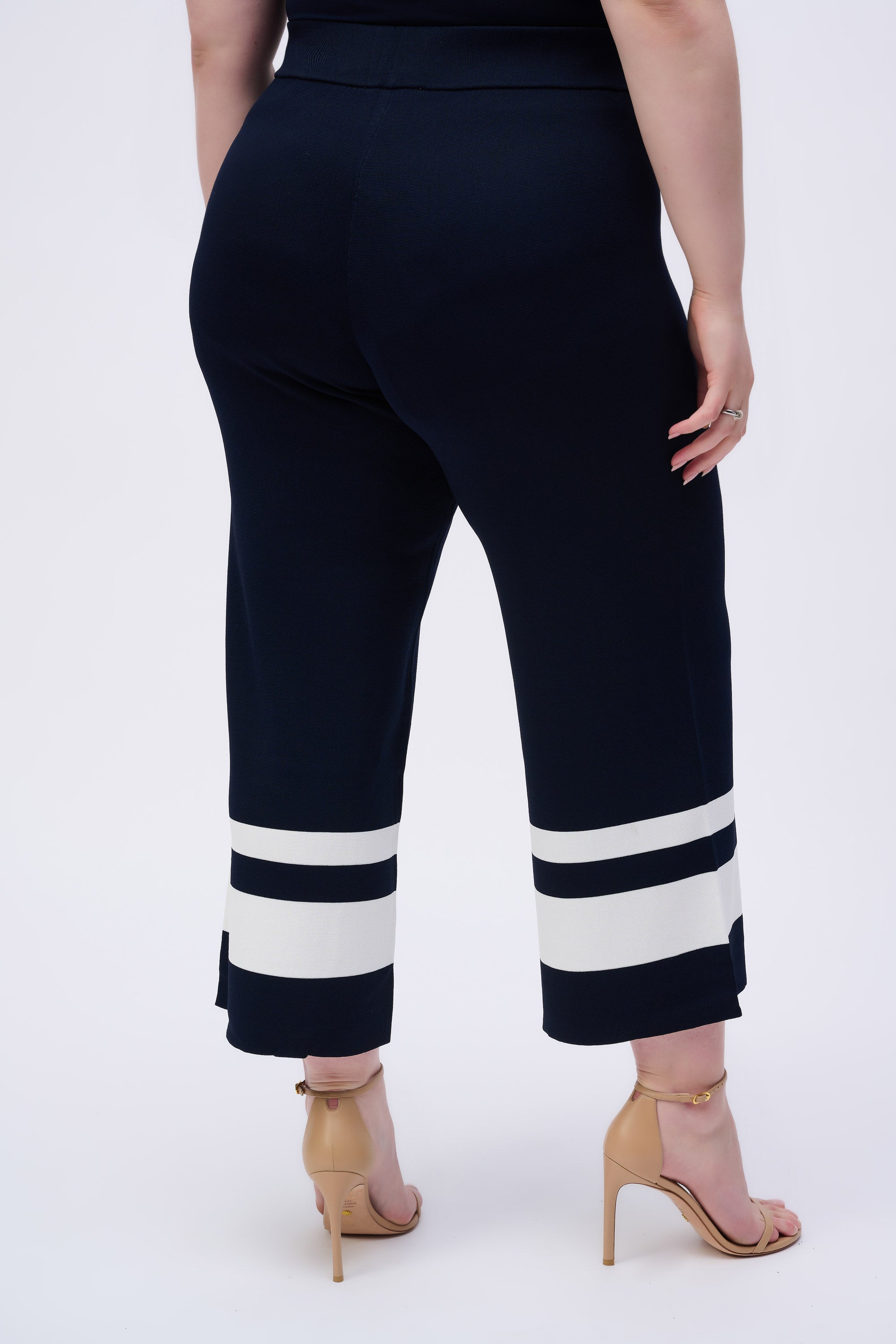 251945 - Placement Stripe Sweater Knit Culotte