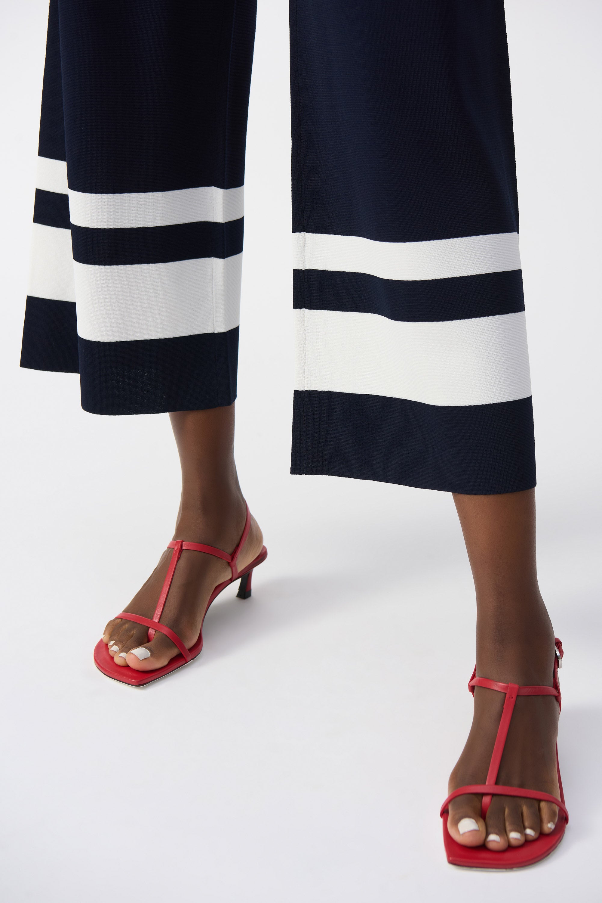 251945 - Placement Stripe Sweater Knit Culotte