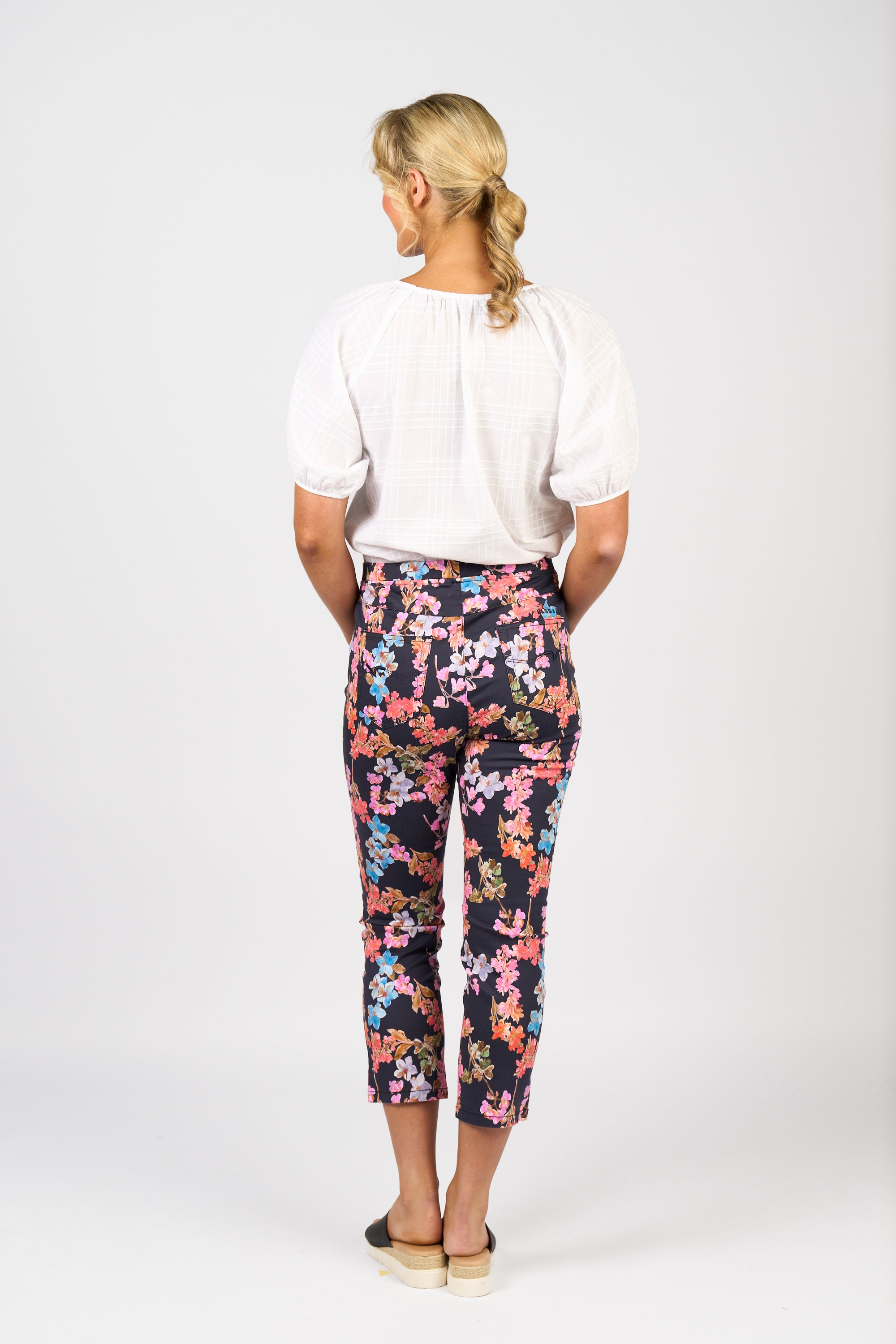 274LW Slim Leg 7/8 Length Lightweight Pull On