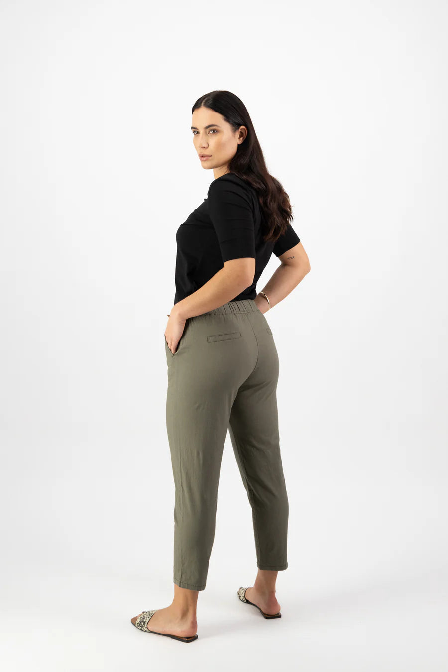 5790 - 7/8 Length Skinny Leg Elastic Waist Pant