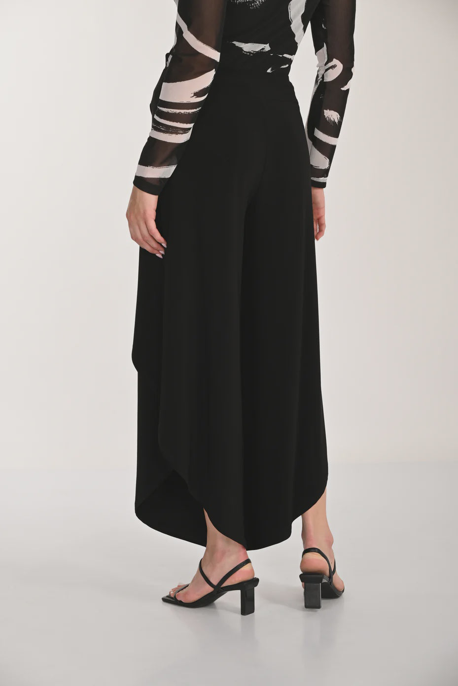 Frank Lyman 266004 Knit Pants