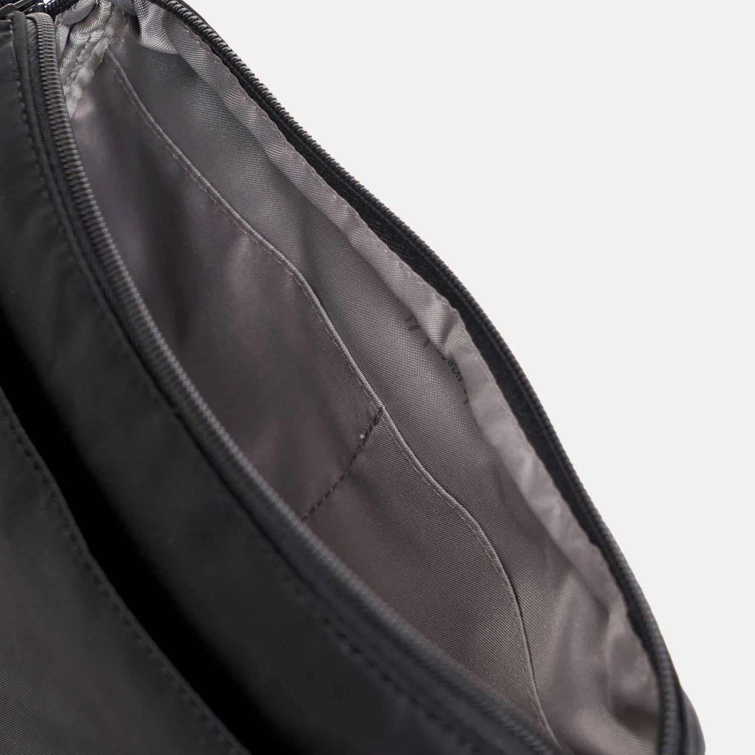 Hedgren HIC176 EYE Crossbody RFID Bag
