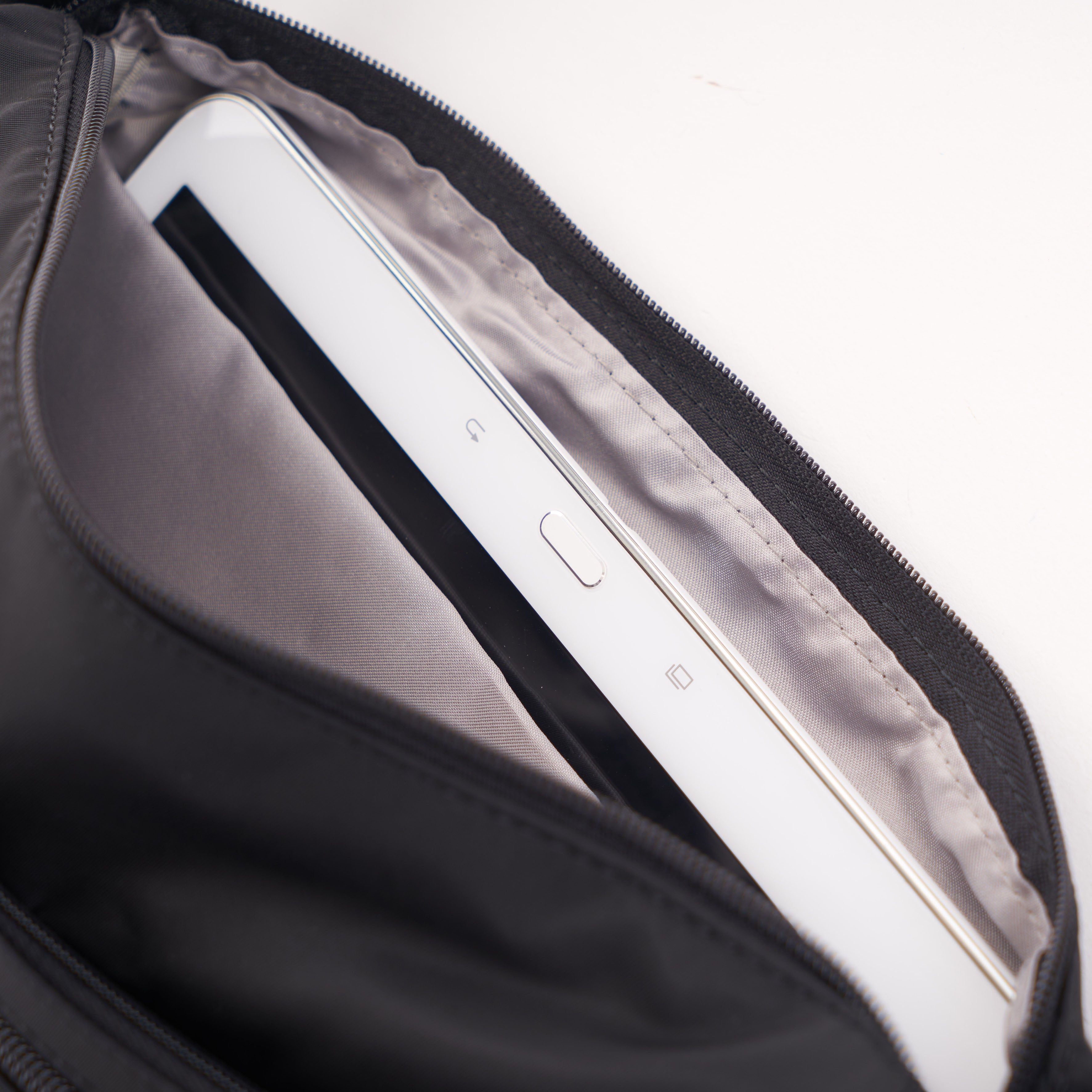 Hedgren HIC176M Eye M Crossover Bag RFID