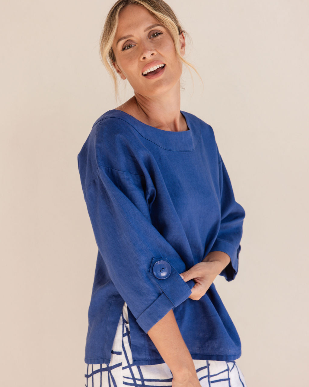 SS329 100% Linen 3/4 Sleeve Boatneck Side Split Top