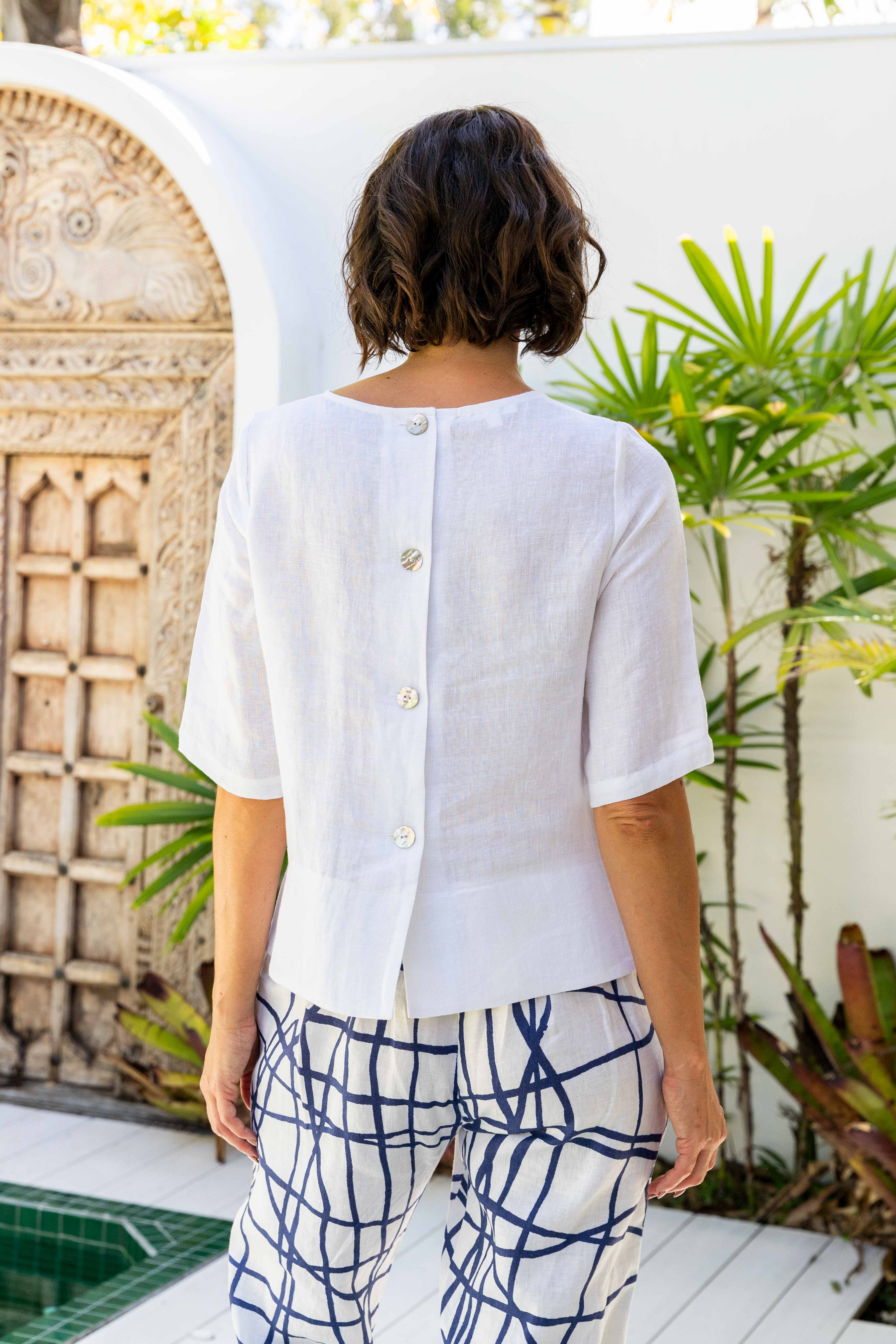 SS382W Linen/Viscose Boat Neck Back Top