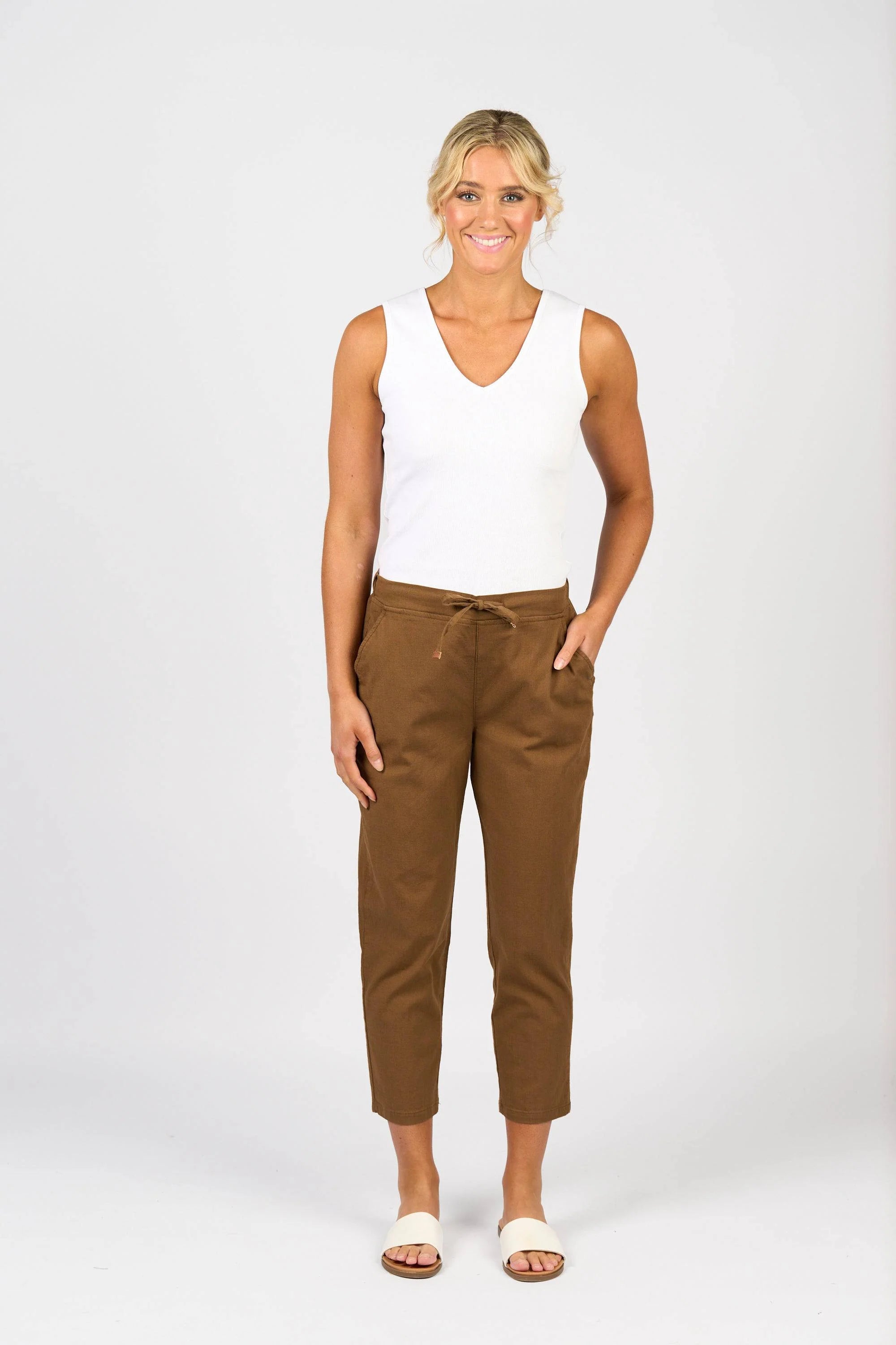 5790 - 7/8 Length Skinny Leg Elastic Waist Pant