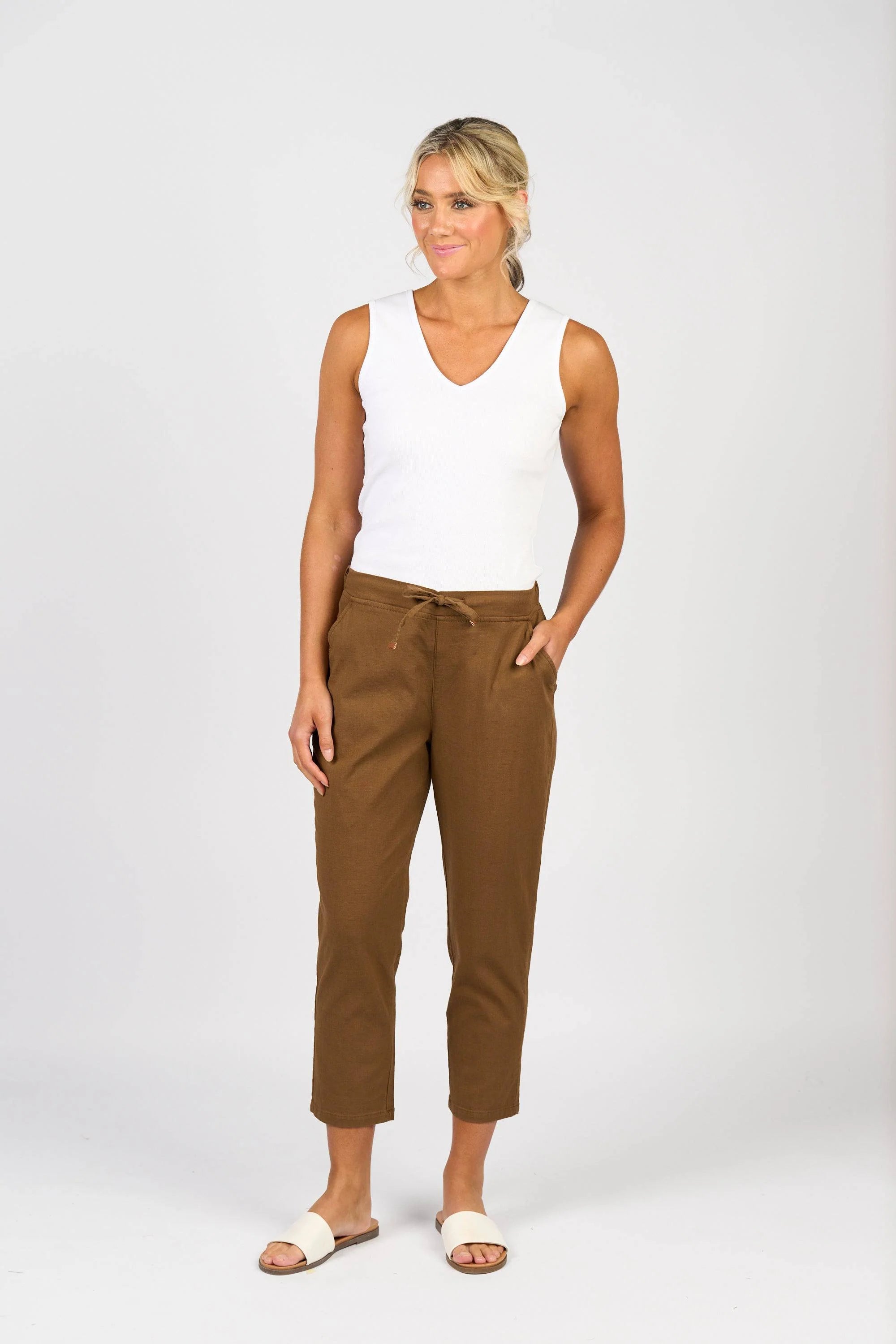 5790 - 7/8 Length Skinny Leg Elastic Waist Pant