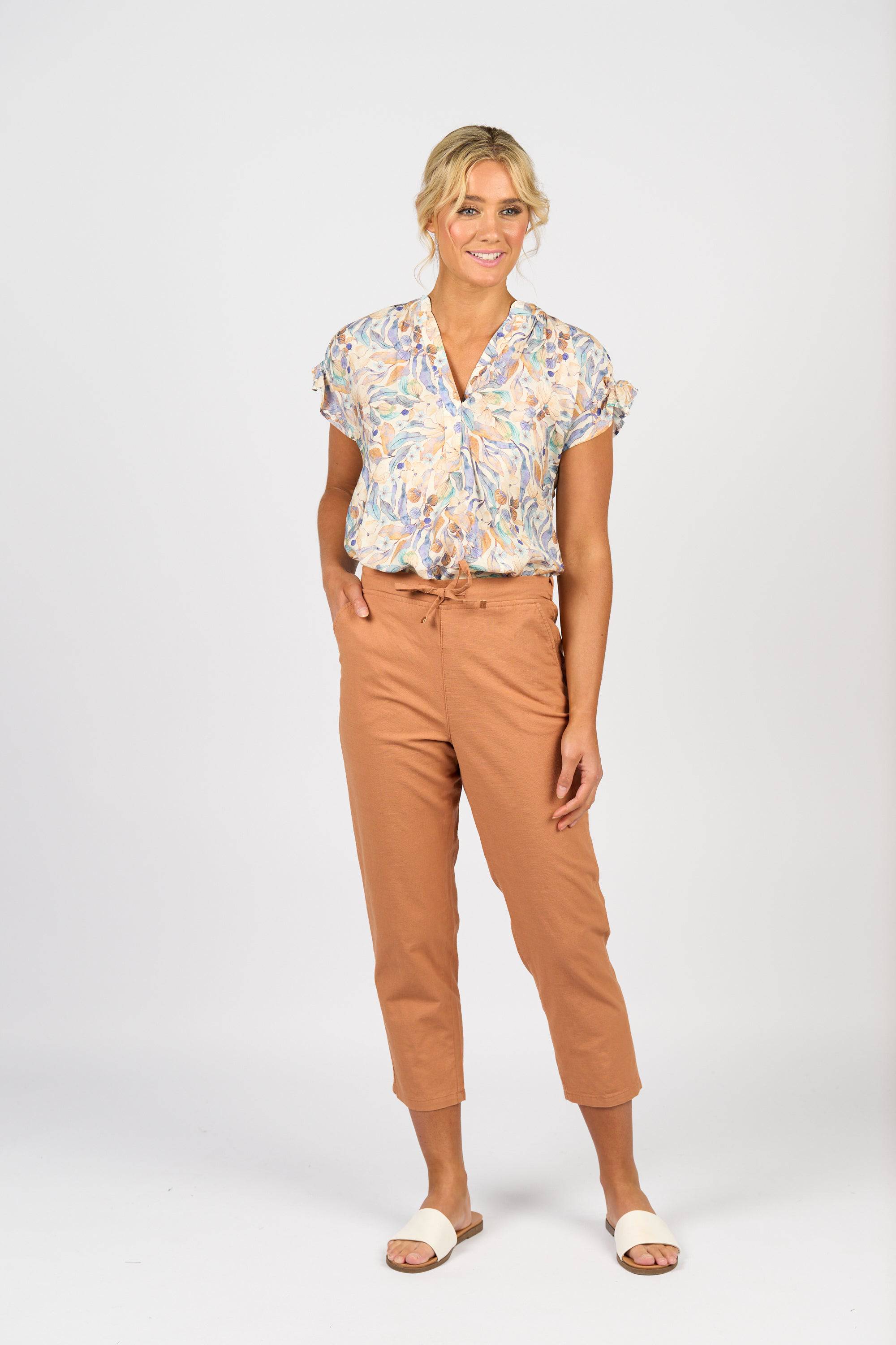 5790 - 7/8 Length Skinny Leg Elastic Waist Pant