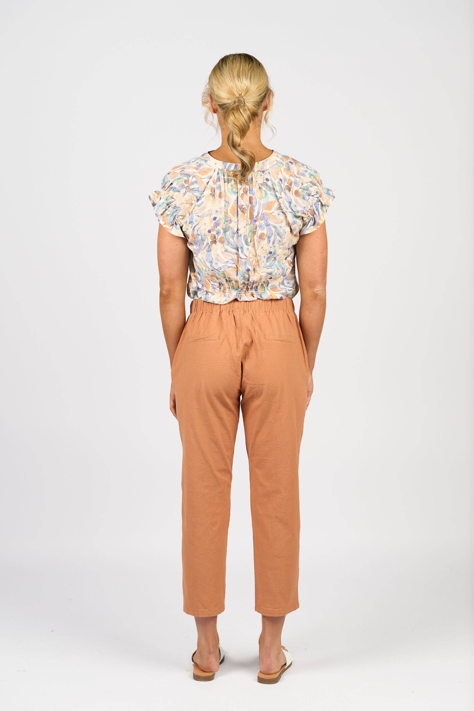 5790 - 7/8 Length Skinny Leg Elastic Waist Pant