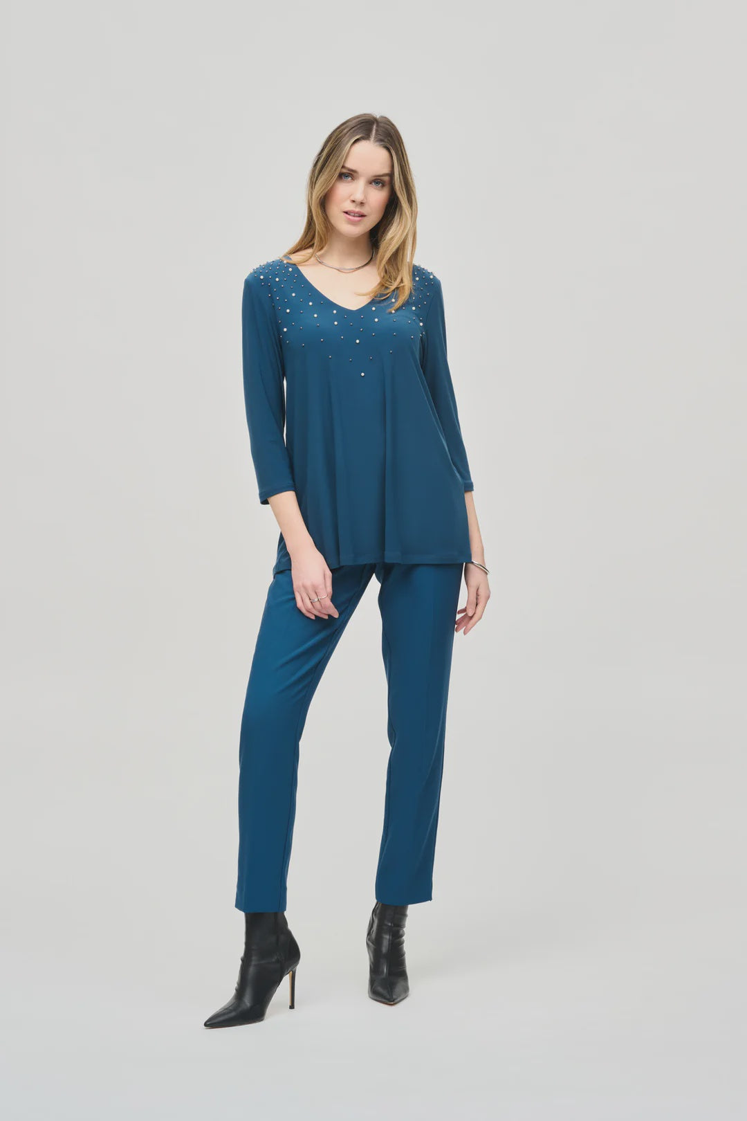 243075 Casual Pearl Embellished Top