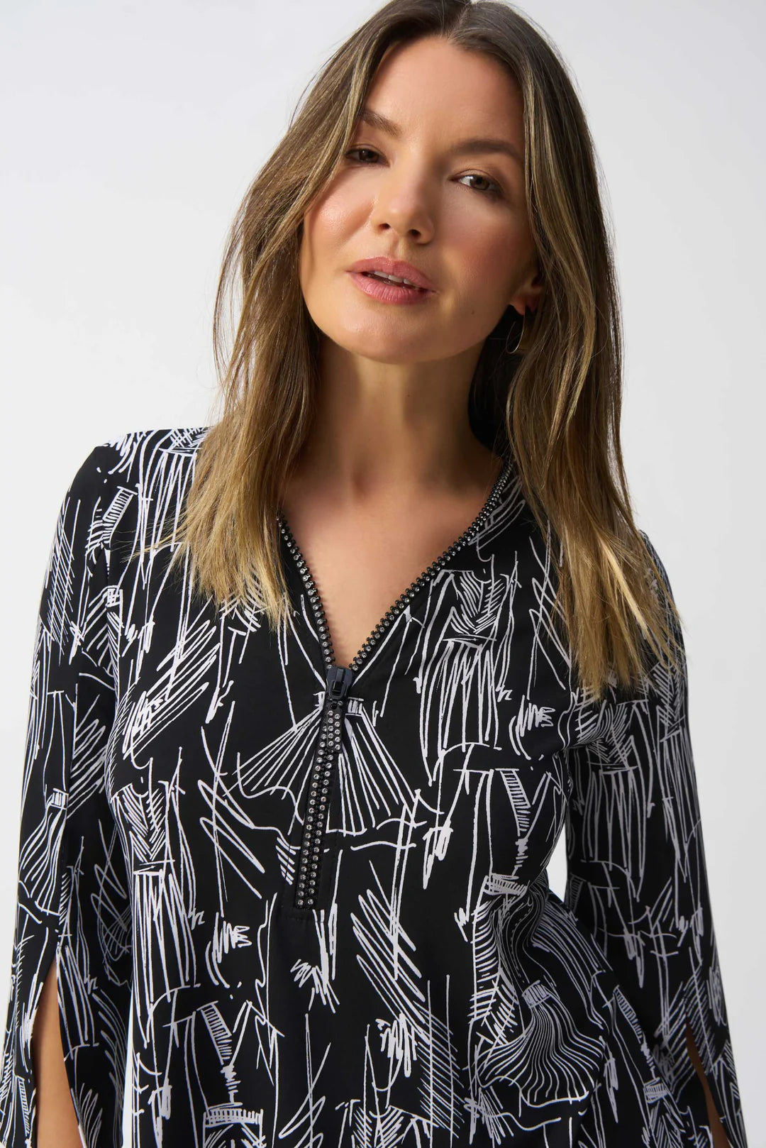 251181 Embellished V-Neck Pullover