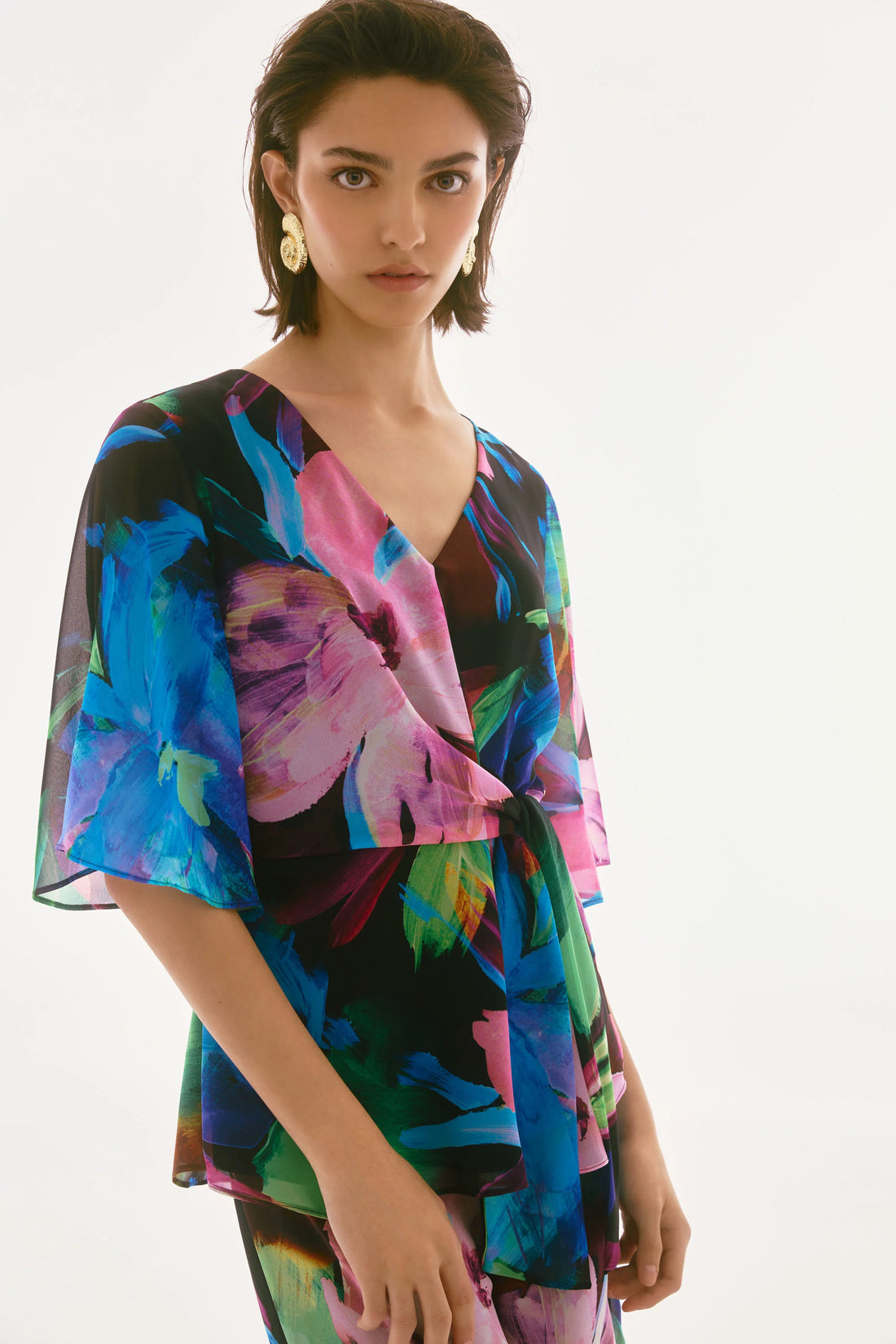 251779 Signature Floral V-Neck Pullover