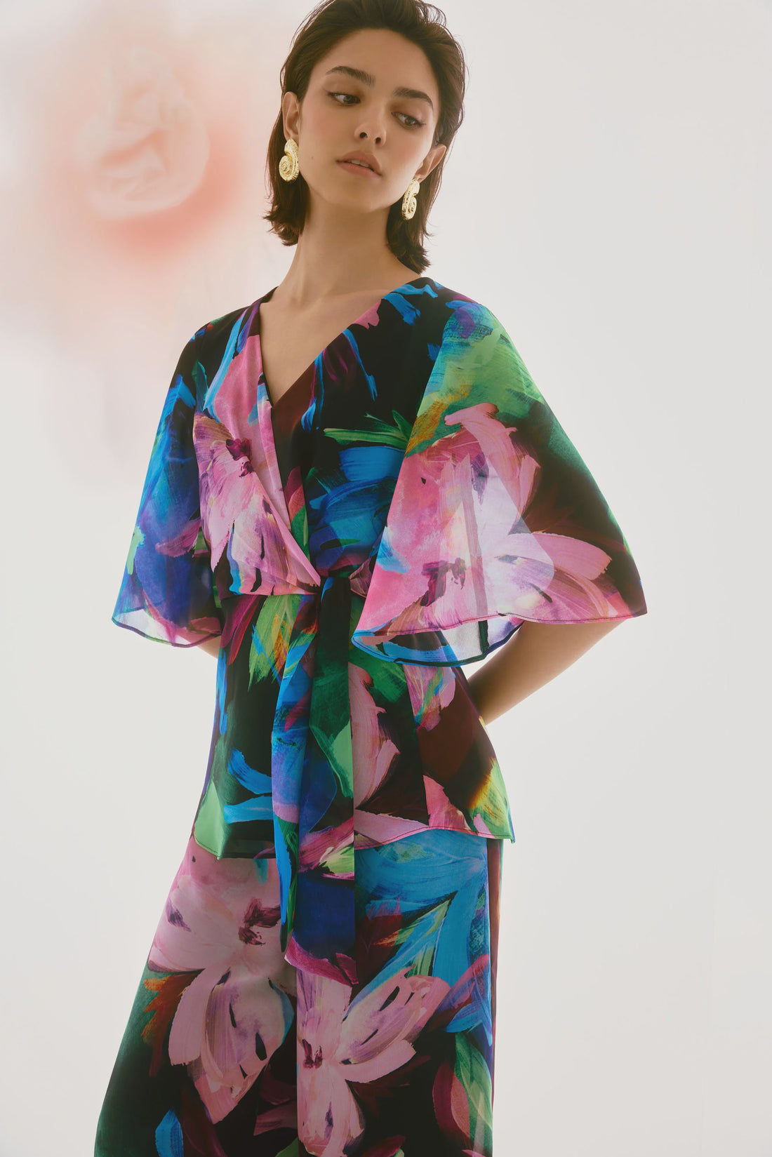 251779 Signature Floral V-Neck Pullover