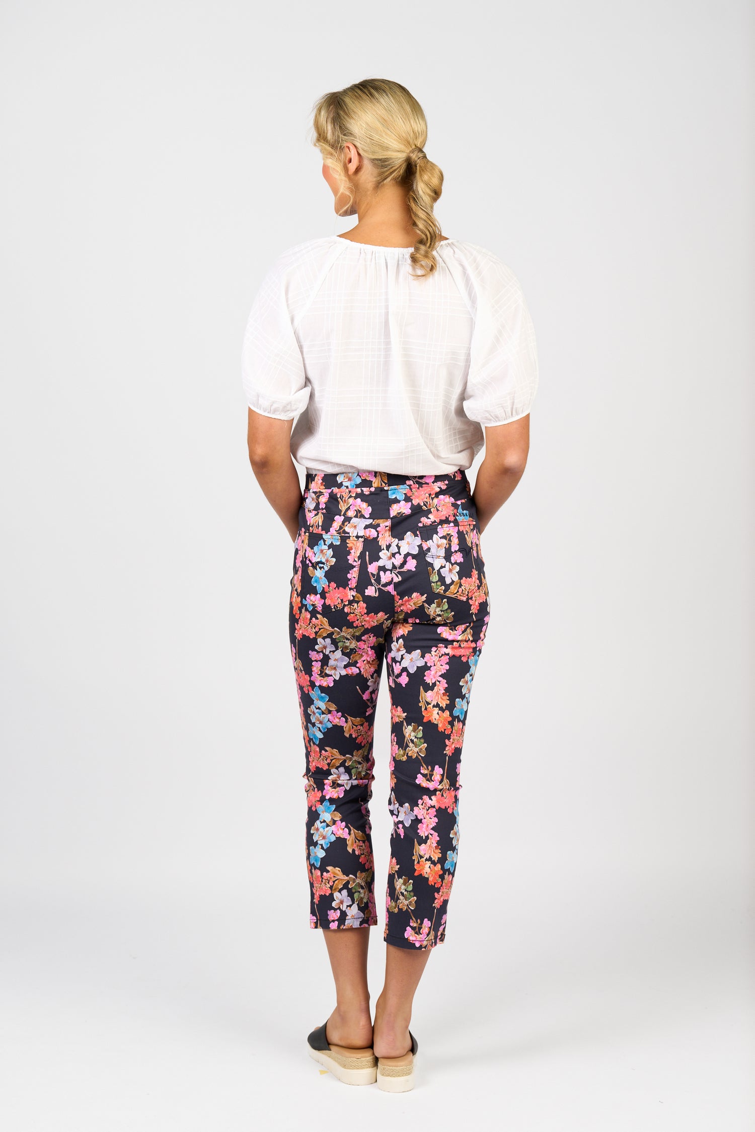 274LW Slim Leg 7/8 Length Lightweight Pull On
