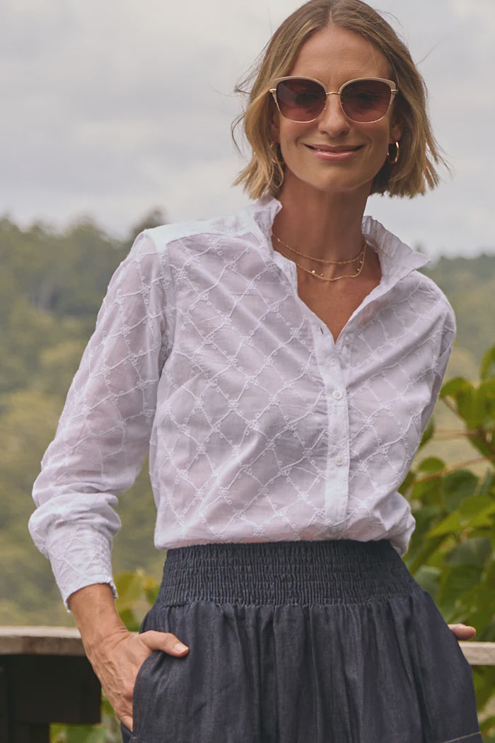 Imani Shirt White Daisy Lattice - Ella &amp; Sunday