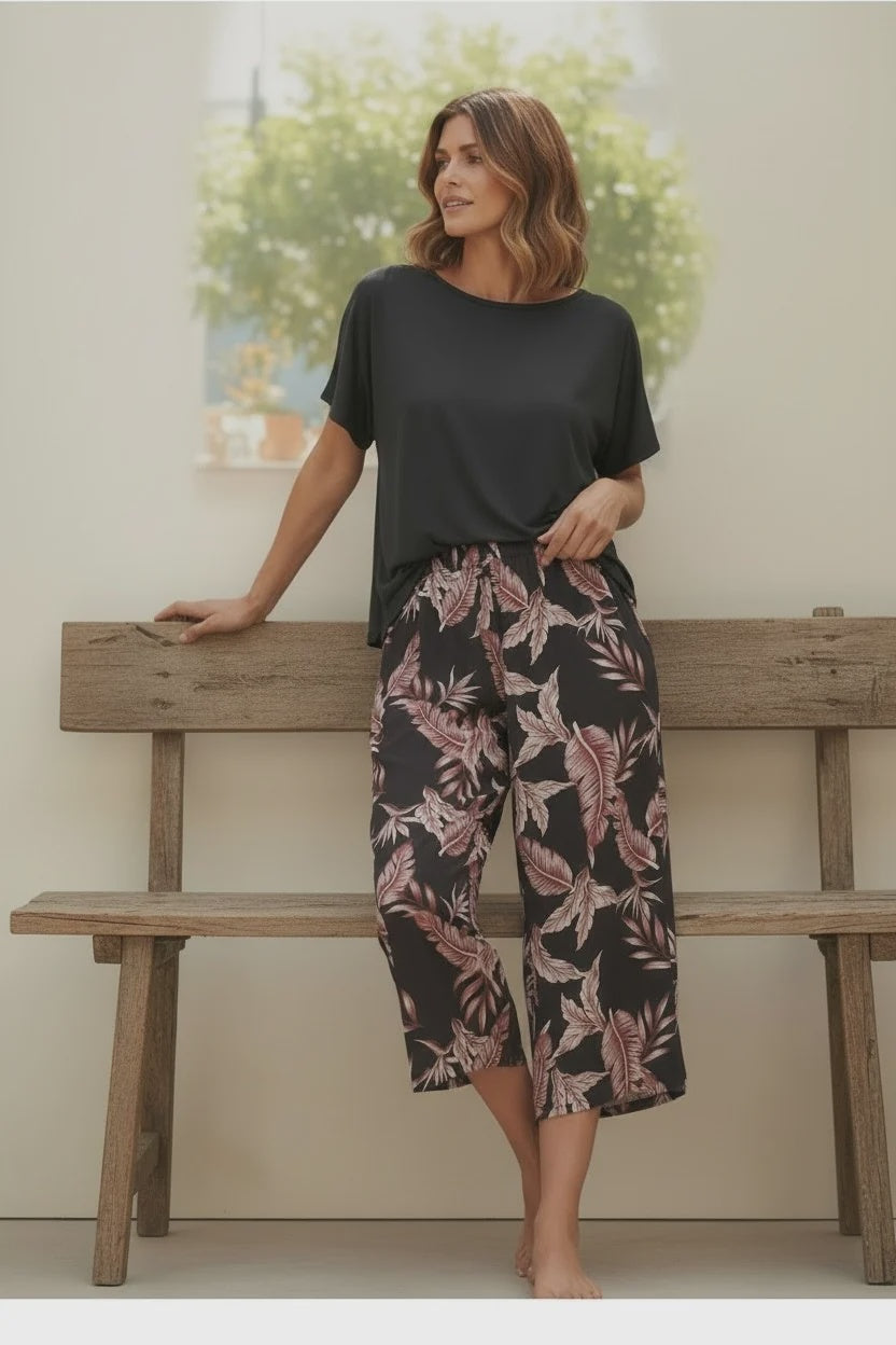Short Sleeve Curved Hem Top Black - Equinox