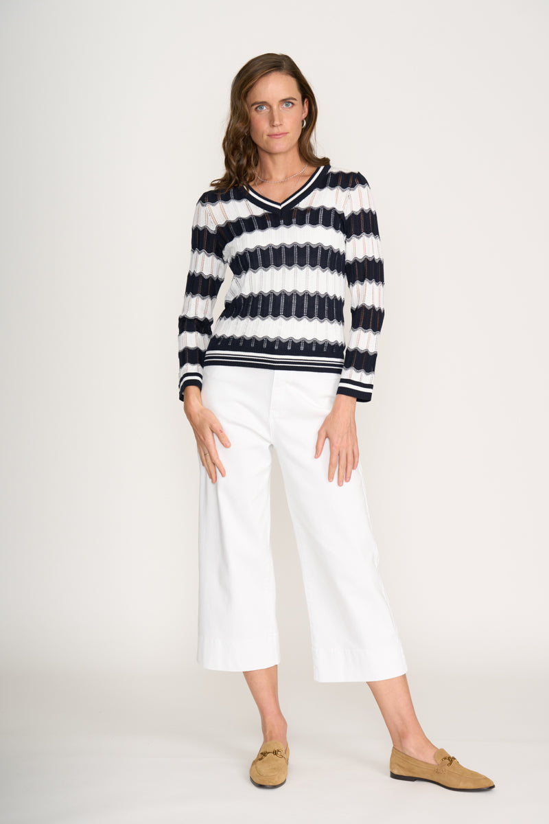 FO8208 Say Hello Sweater