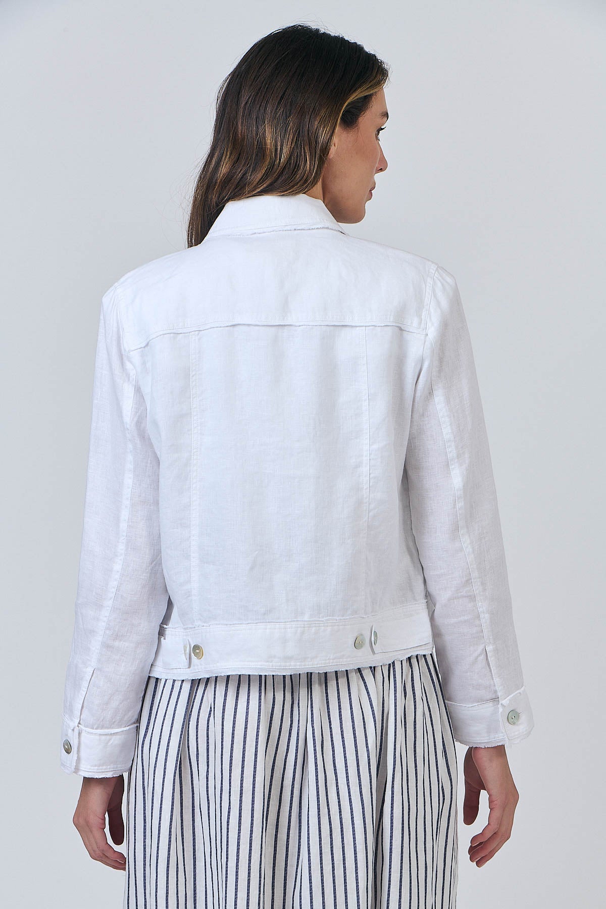 GA30 - White Cropped Jacket