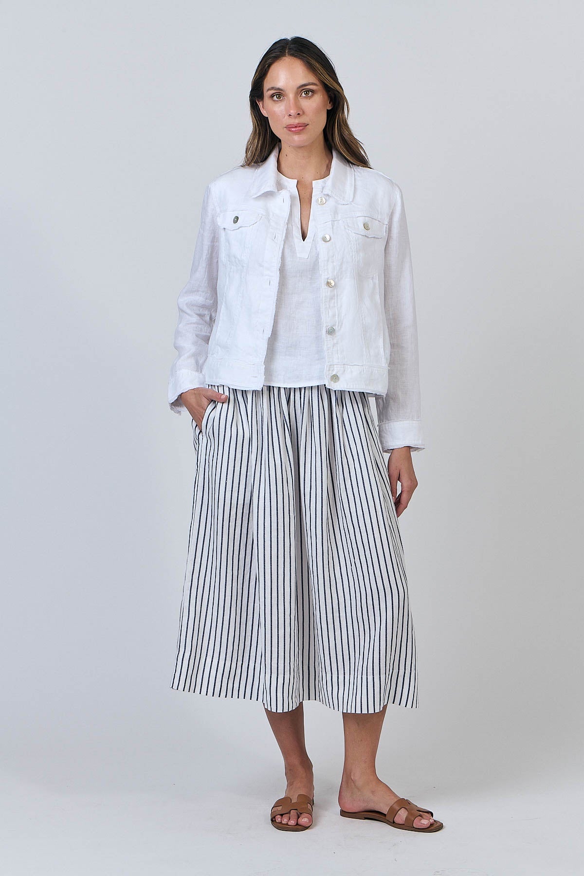 GA30 - White Cropped Jacket