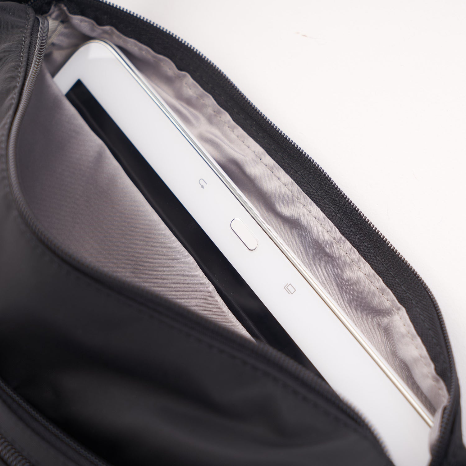 Hedgren HIC176M Eye M Crossover Bag RFID