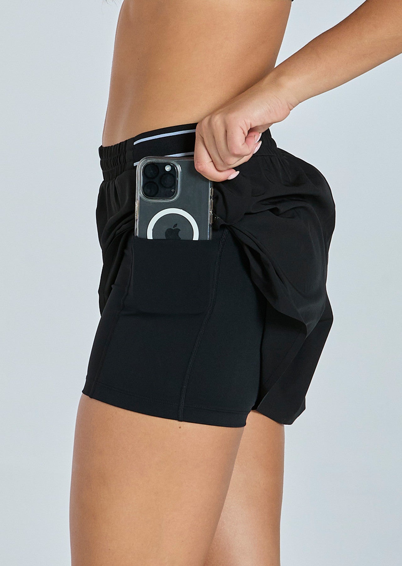 Momentum Short Black