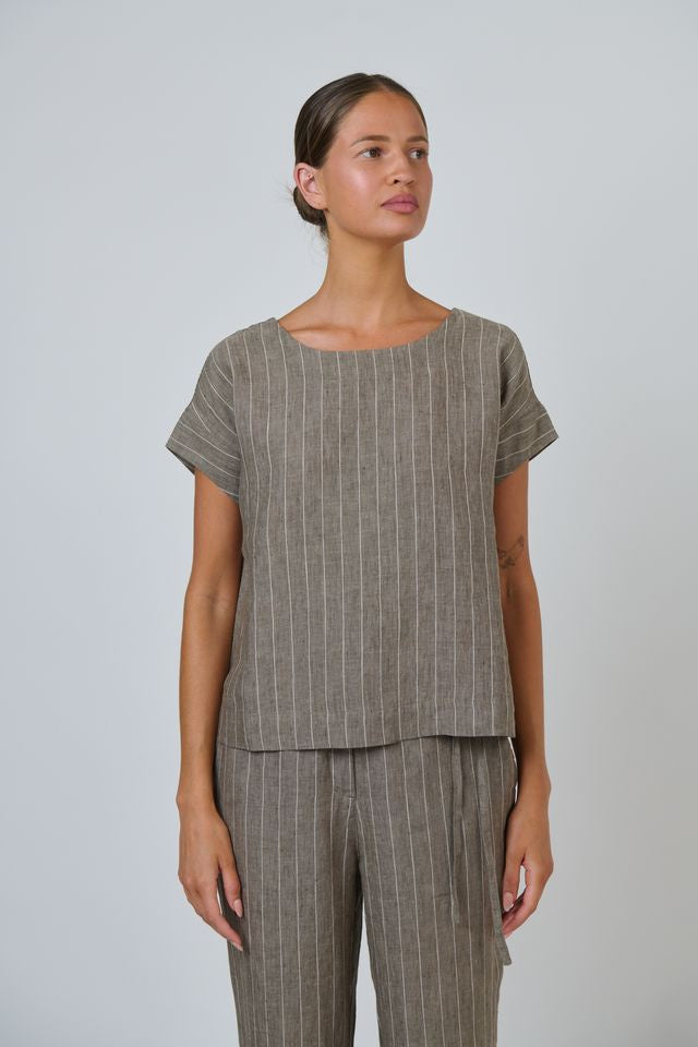 Linen Scoop Neckline Top Gauze - Naturals by O &amp; J