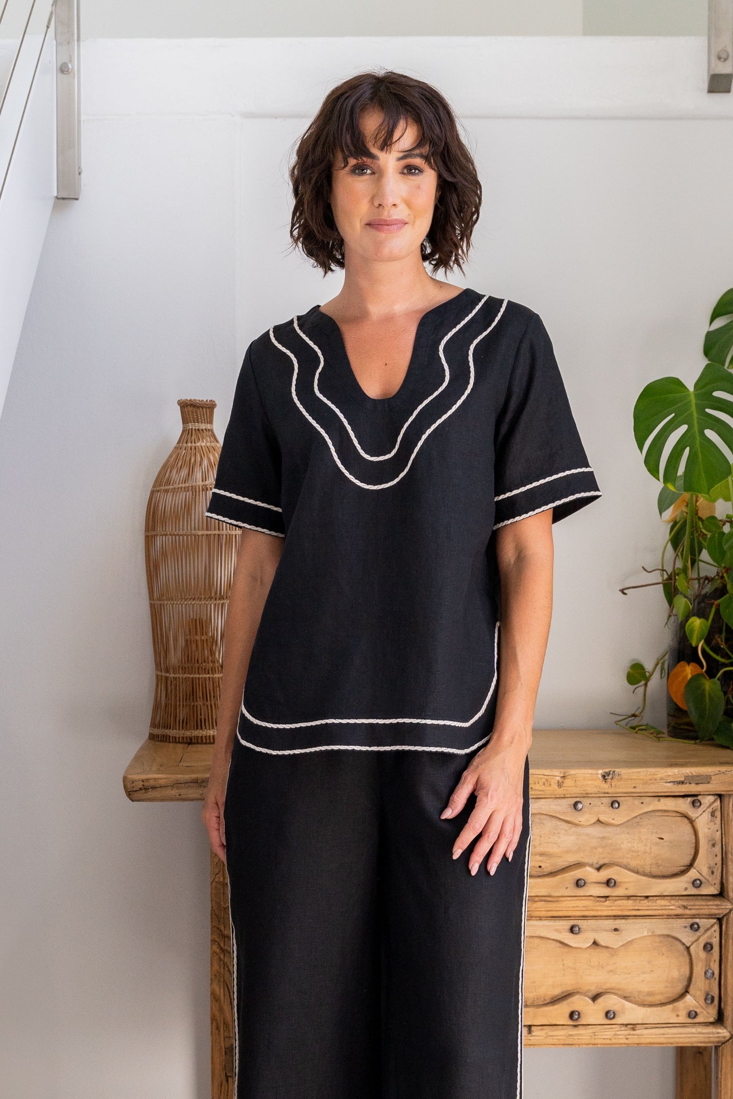 SS366 100% Linen Embroidery Trim Scoop Nk Top