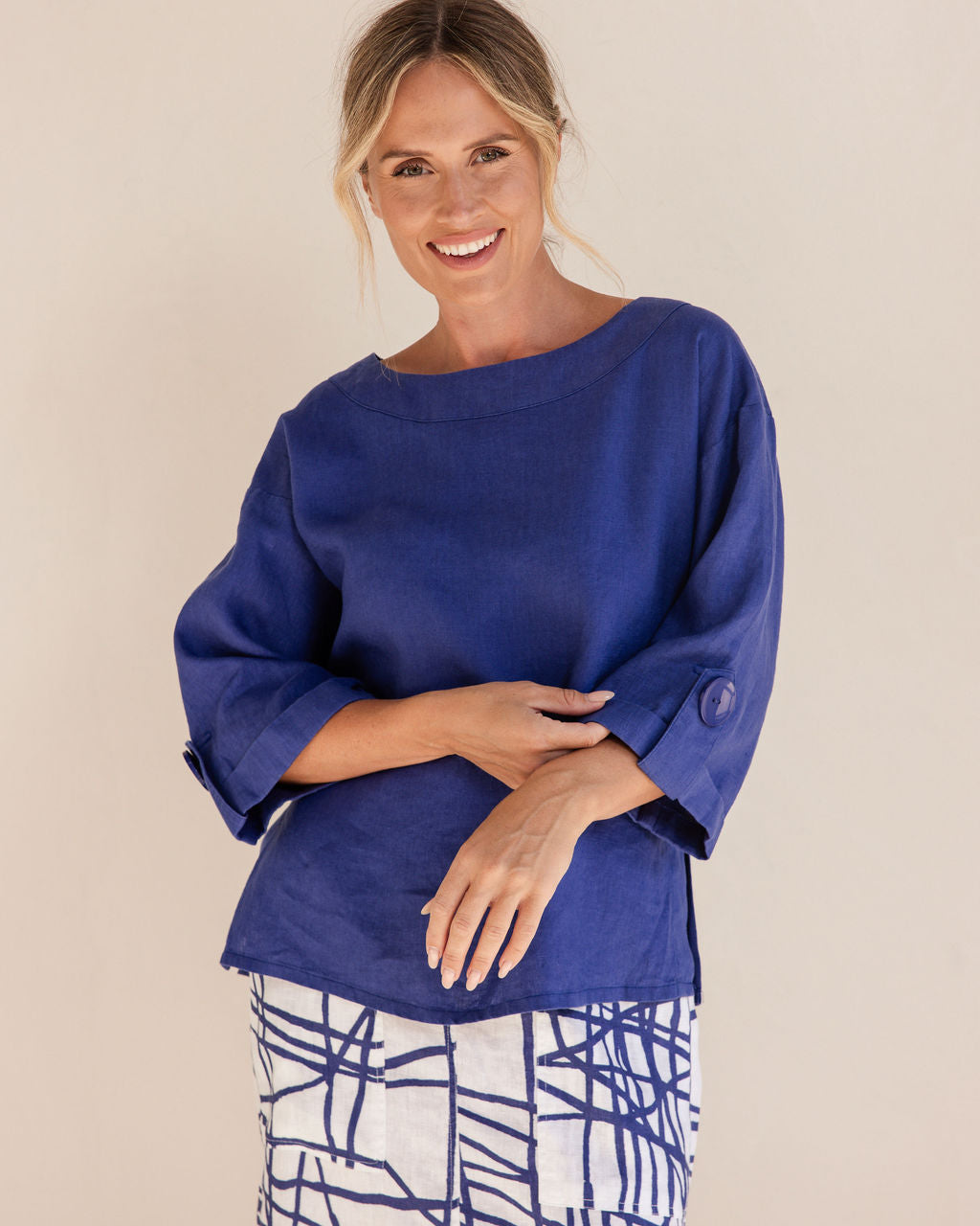 SS329 100% Linen 3/4 Sleeve Boatneck Side Split Top