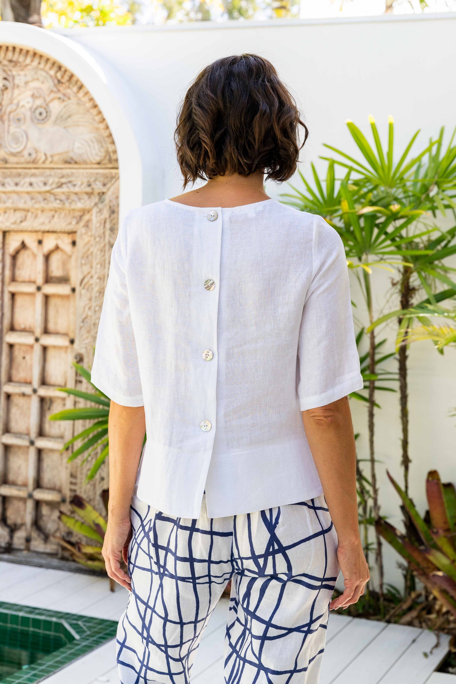SS382W Linen/Viscose Boat Neck Back Top