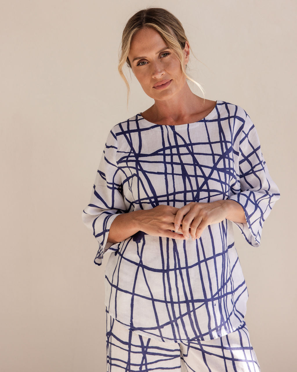 SS402 100% Linen 3/4 Sleeve Curved Hem Top
