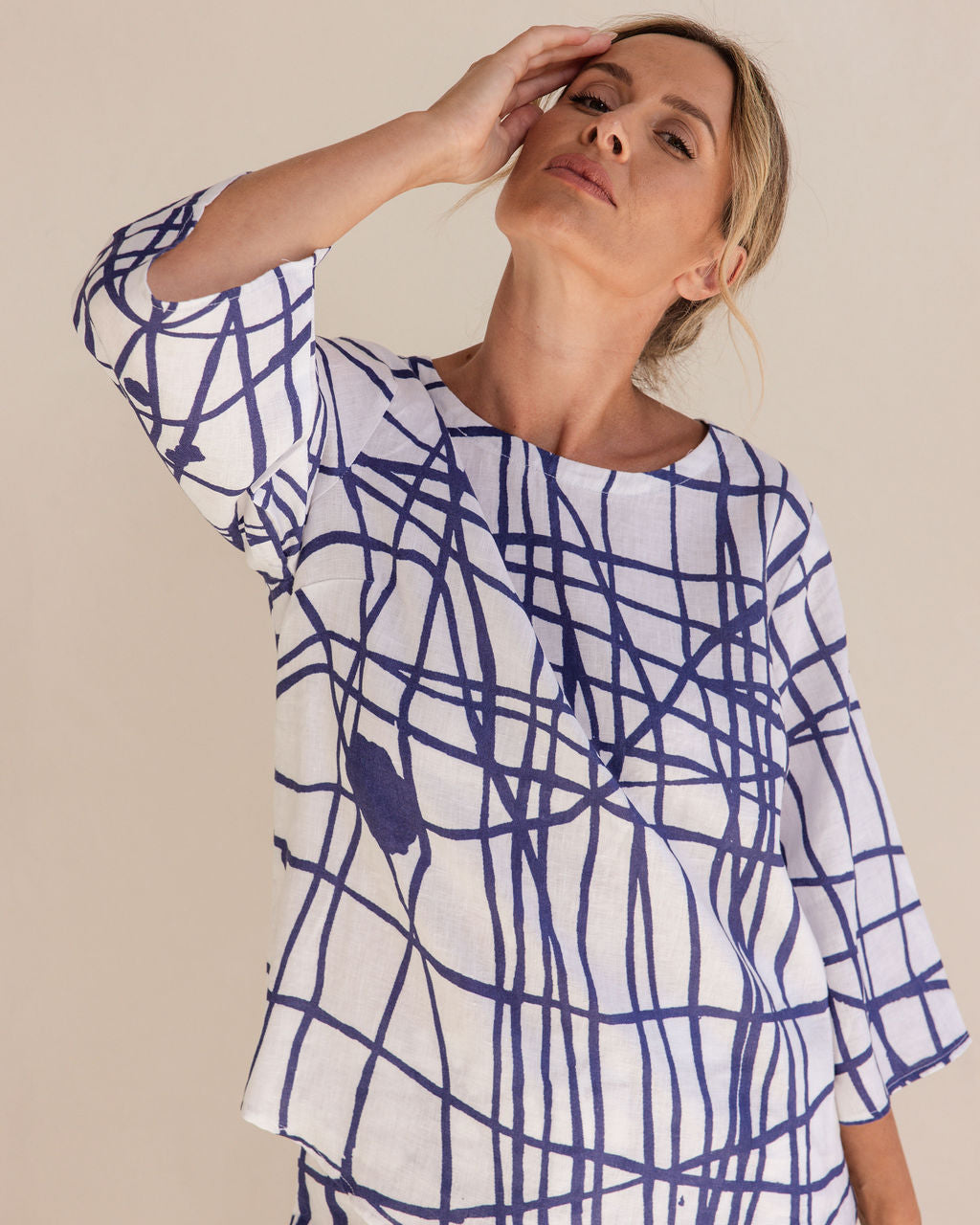 SS402 100% Linen 3/4 Sleeve Curved Hem Top