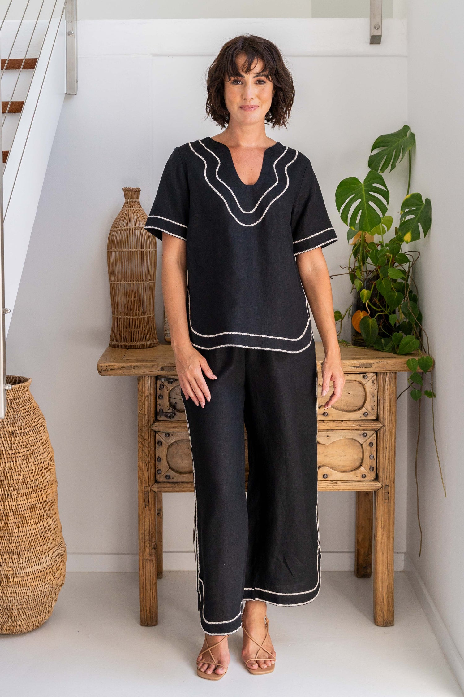 SS366 100% Linen Embroidery Trim Scoop Nk Top