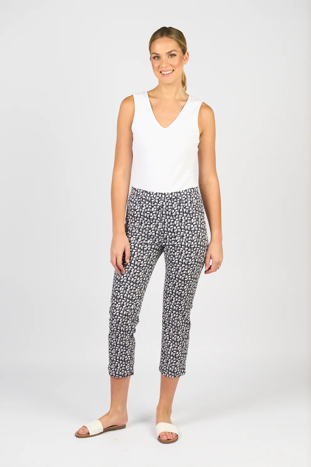 274LW Seirra Slim Leg 7/8 Length Lightweight Pull On