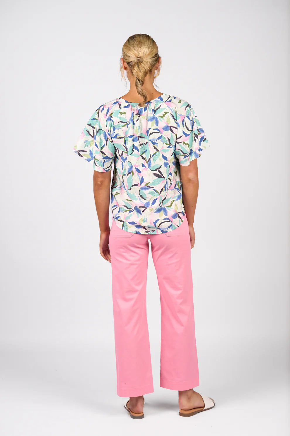 4490P Printed Floaty Sleeve Top with Front Keyhole