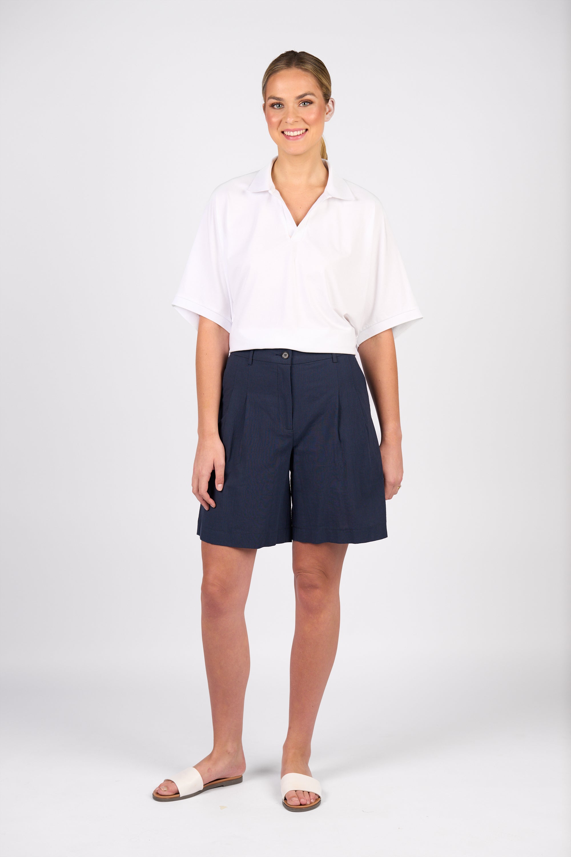 5038 Wide Leg Above Knee Shorts with Pleat Detail
