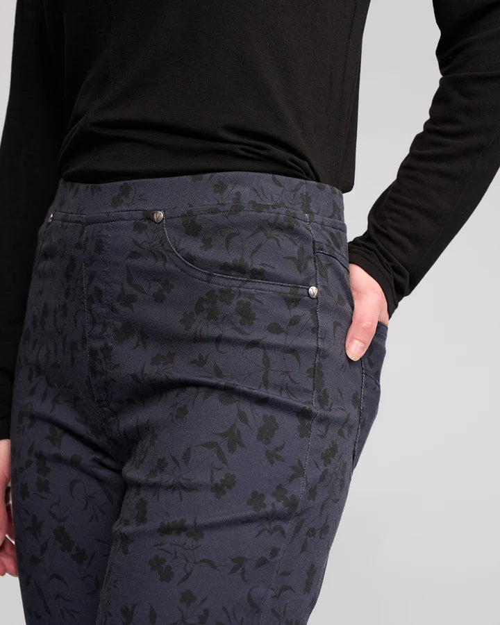 Bay Pull On Slim Leg Pant Noir